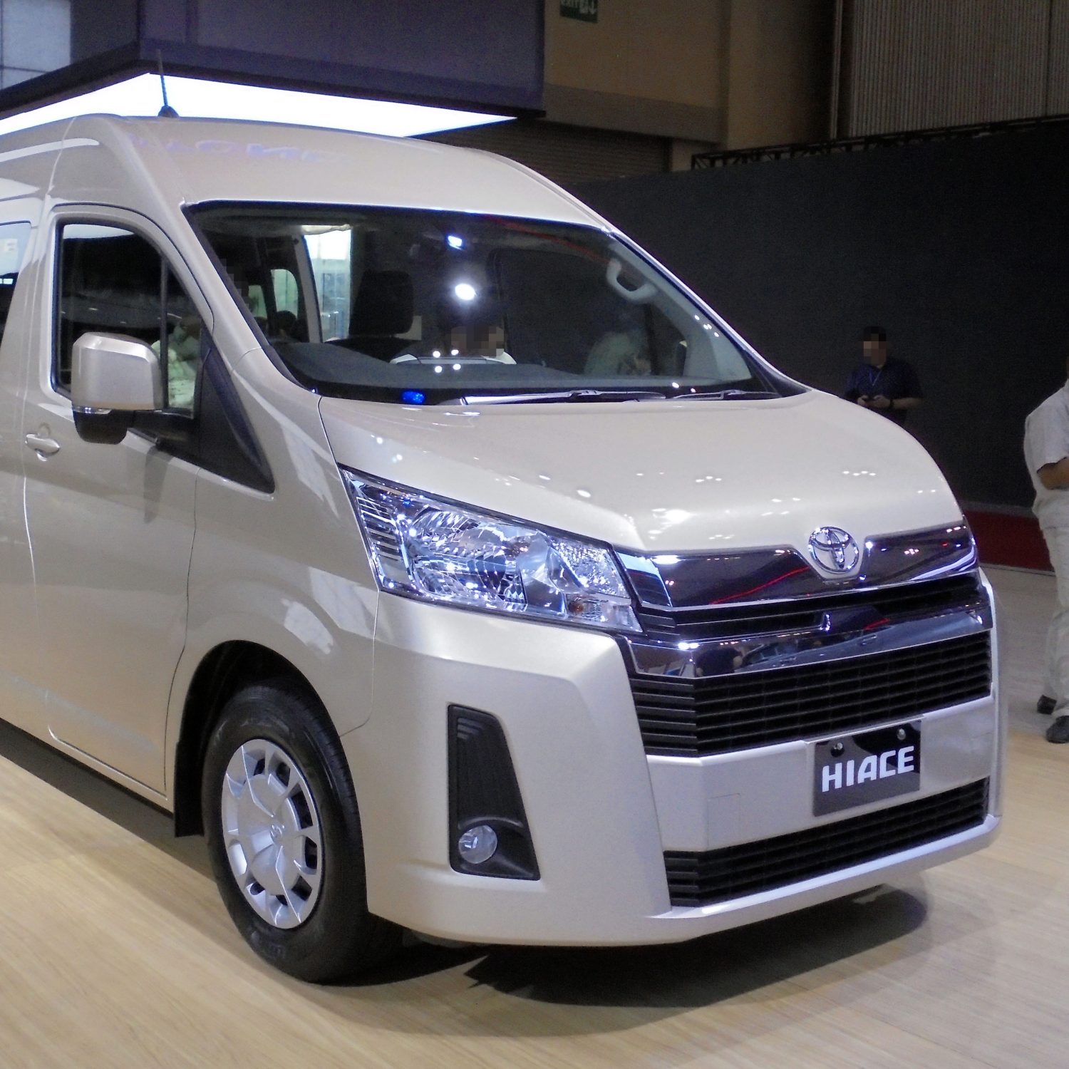 van-Toyota-Hiace-Premio