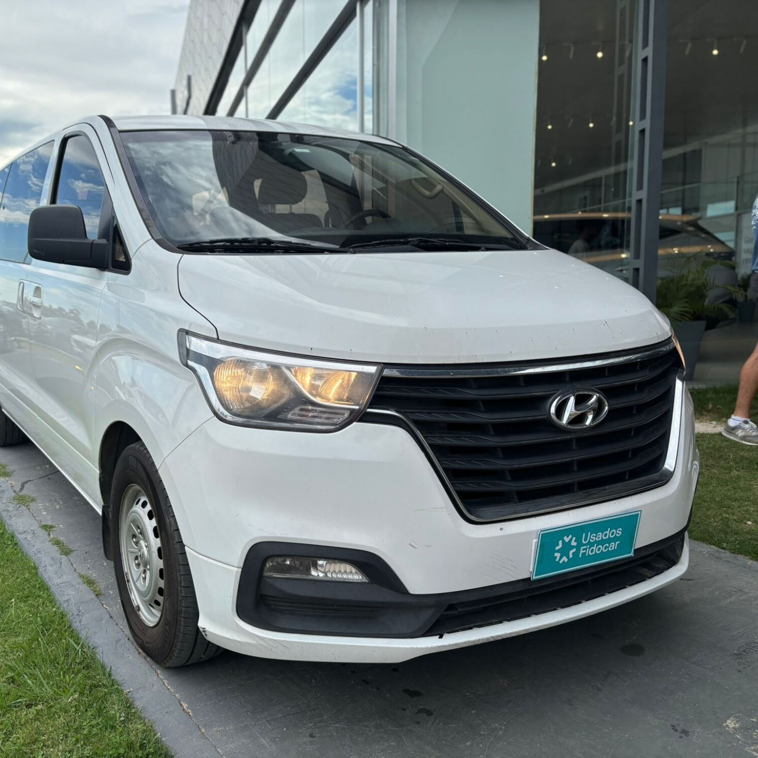 van-hyundai-h1-12plz